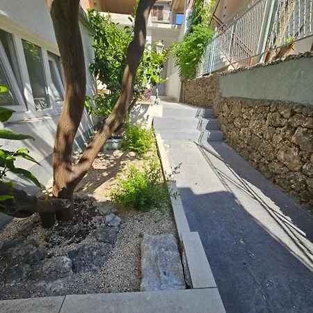 Apartment Chapel Road