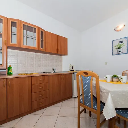 Daire Chapel Road *
